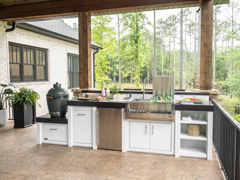 Outdoor Countertops and Sinks for Complete Kitchen Functionality Outdoors
