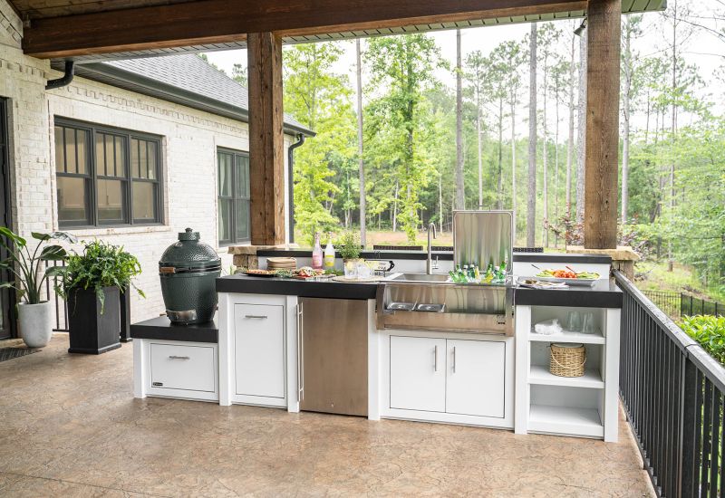 Outdoor Countertops and Sinks for Complete Kitchen Functionality Outdoors