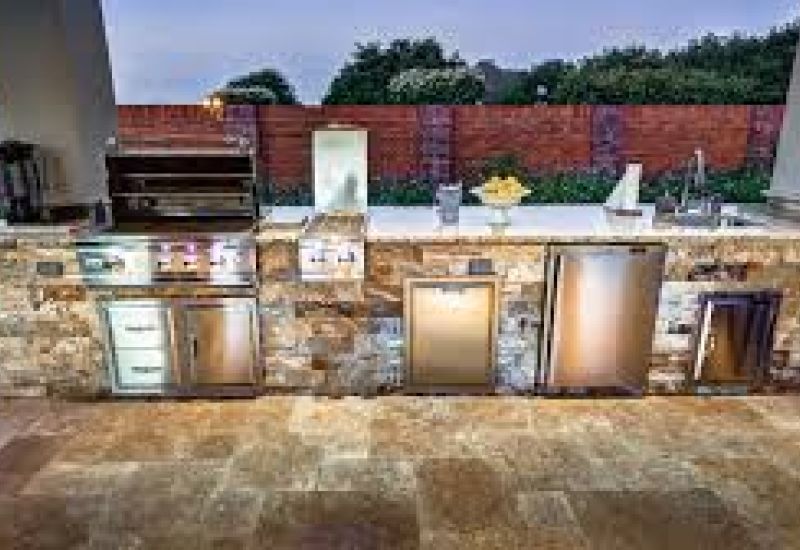 Custom Outdoor Kitchens Designed for Luxury Backyard Entertaining